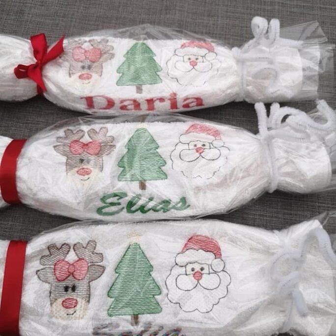 Handtuch mit Weihnachtsmotiv und personalisiertem Namen